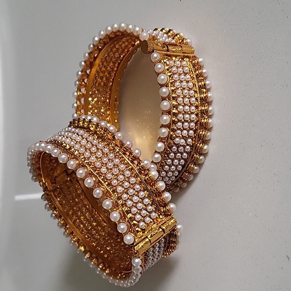 Indian bangels with pearls - Picture 1 of 4